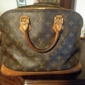 Authentic LOUIS VUITTON Alma Pm